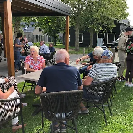 60 Op Recreatiepark De Wielen Holiday home